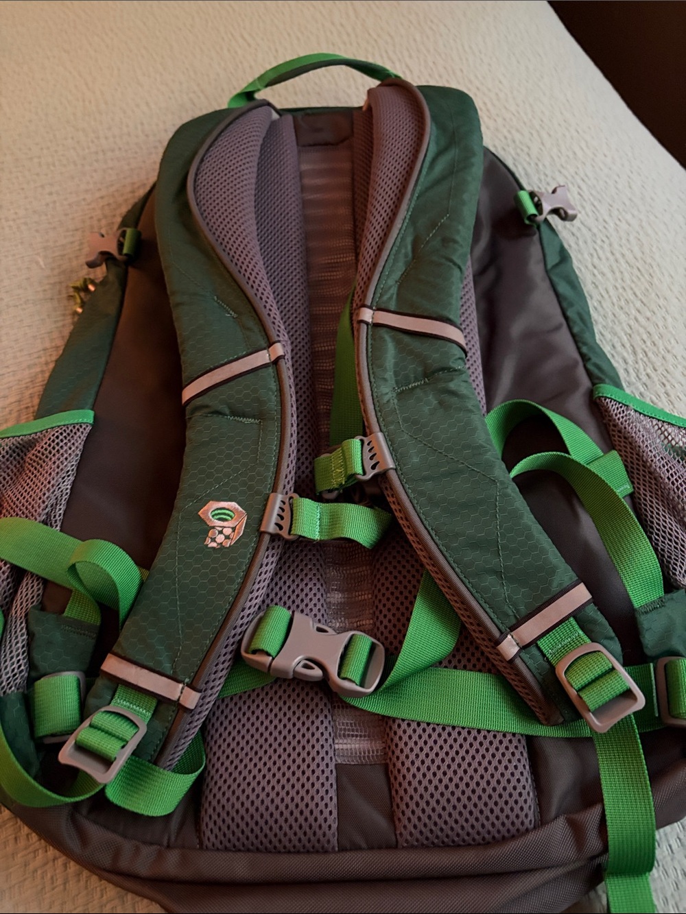 Mountain Hardwear Agama 31L Green Backpack - Men's Outdoor Daypack - Picture 3 of 9